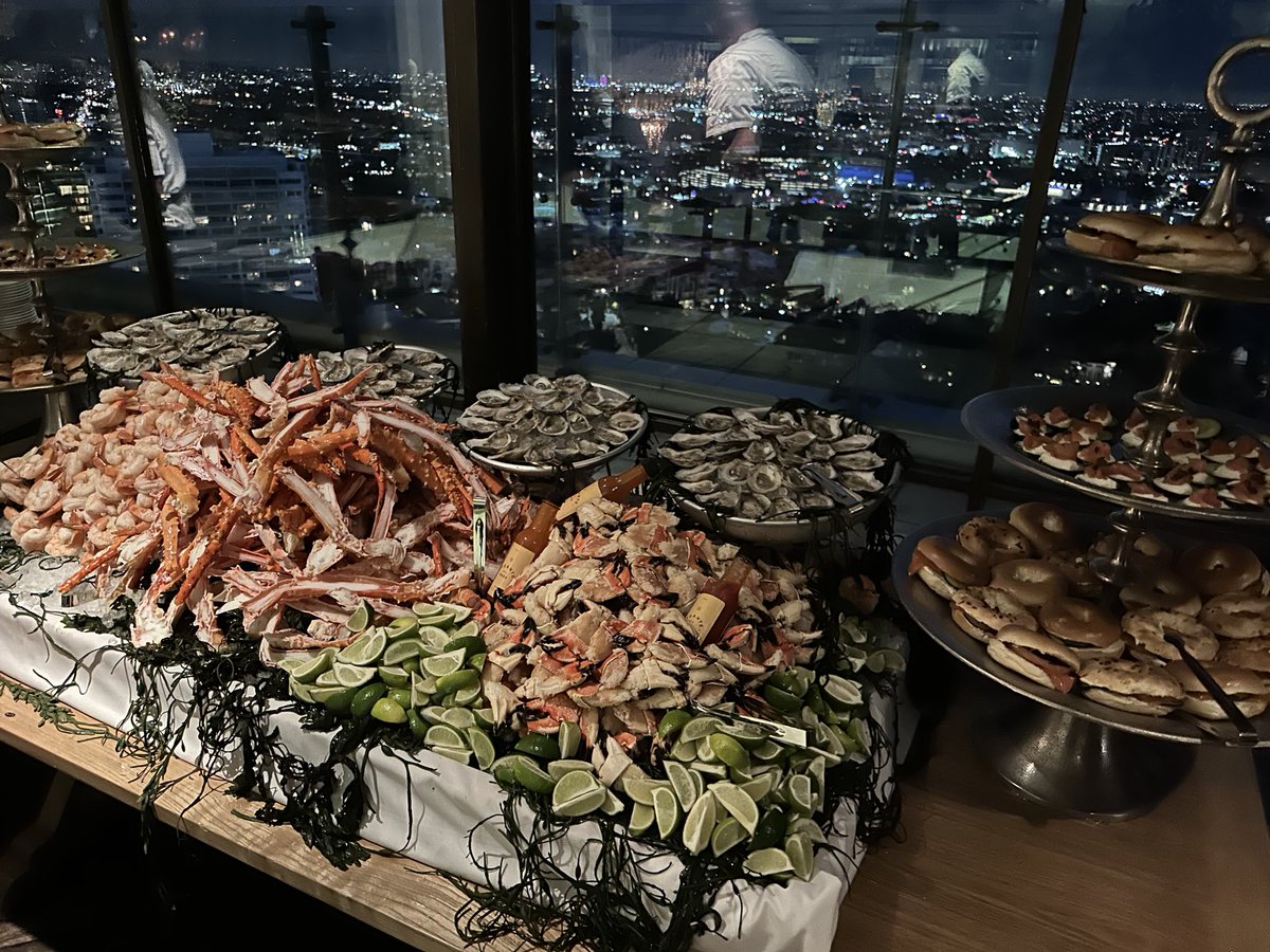 This is the raw bar at Universal’s post-#Oscars party. The studio appears to have plundered the ocean with the vast riches generated by Oppenheimer