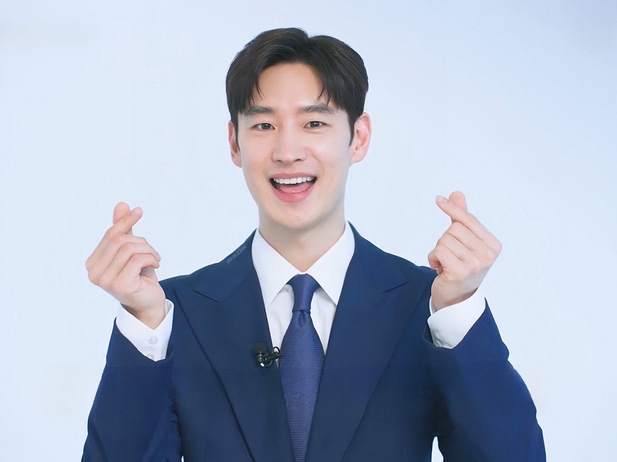 te1chfr0schkdra's tweet photo. 爽やか〜💚
ブランドイメージぴったりなんだろうな✨
#イジェフン #leejehoon #이제훈 #李帝勳 #care1 https://t.co/iVuIP2D4Kc