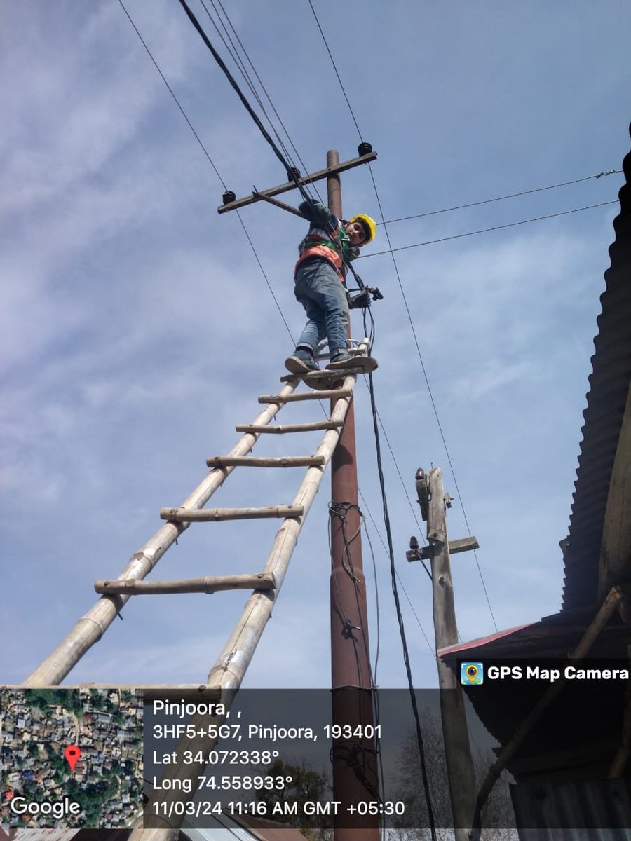 kpdcloffice's tweet photo. #RDSSWorks
DTR structure accessories fitting works in progress under at Kanispora, District Baramulla, under the premier Loss Reduction Scheme of GoI.
@diprjk @OfficeOfLGJandK @Raj576113 @mussarat_zia https://t.co/WOgW9y6IqE
