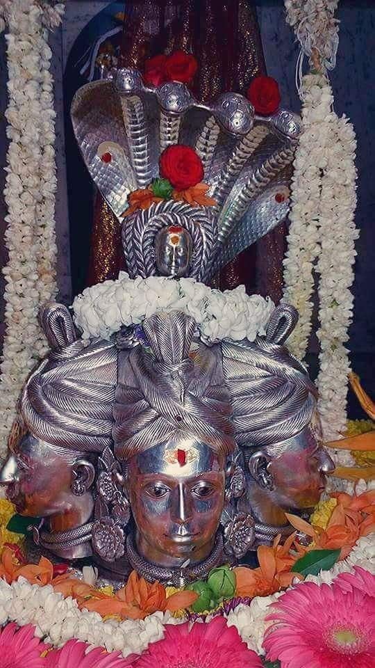मैं निर॓कार हूँ , मैं ही ओंकार हूँ
संतों में महासन्त हूँ , एकमेव सत्य हूँ
मैं शिव हूँ मैं शिव हूँ मैं शिव हूँ

          🔅ॐ नमः शिवाय🔅
                   🙏📿🌿