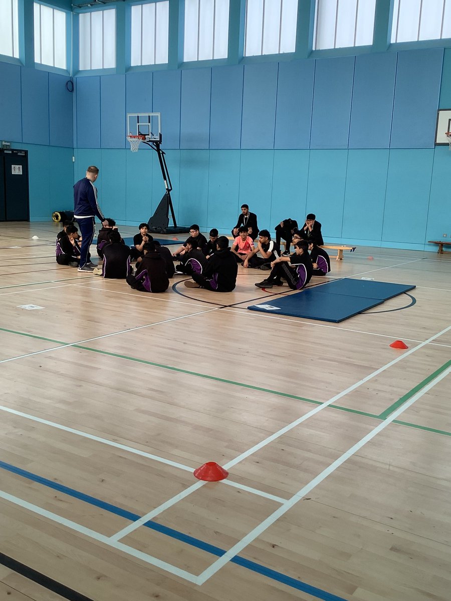B_UpperHeaton's tweet photo. Last week we enjoyed  CEIAG day at BUH. Each year group had a bespoke focus which included  interactions with employers and providers.  Thank you to the visitors which included  @BradfordCollege @UniofBradford @step2yph @BiBresearch @oddartsUK @cambridge_uni https://t.co/4S0vZ4pmUo