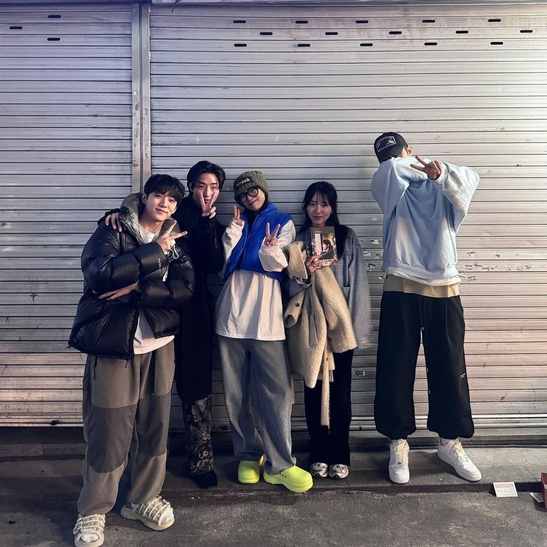 BLUPDATE2022's tweet photo. LOOK: #SemanticError cast and team reunite—Seoham and Jaechan in one frame. 👀

Season 2… when? 👉👈 https://t.co/f6DTg3nVod