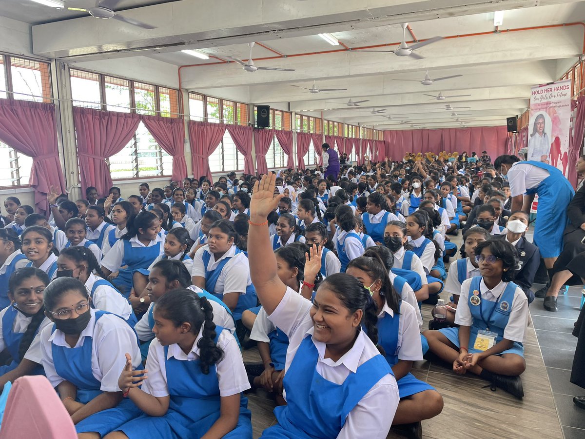 Today I met my most important stakeholders of my DUN. Happy to meet them...girls, secondary school students. 

Program by my office : Hold Her Hands; Our Girls, Our Future. A new initiative from me to help girls go through puberty. #empoweringgirls #girls #educacion