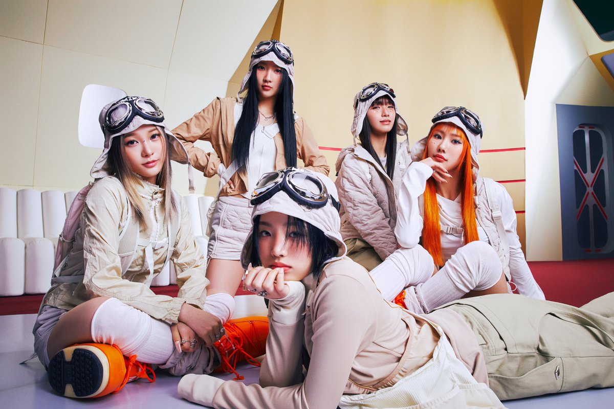 ROOKIE OF THE YEAR? 〈XXL〉 MARCH ISSUE - Airplane 💿 YOUNG POSSE