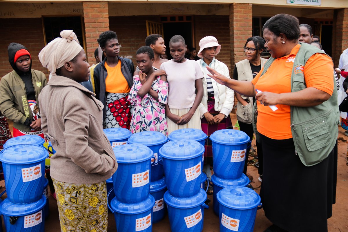 Floods are ravaging communities impacting 281,980 women of reproductive age in Nkhotakota, Karonga, and Nkhatabay. UNFPA is providing dignity kits to restore their sense of dignity amidst crisis. These kits aren't just supplies; they're a lifeline, opening doors to #SRHR services