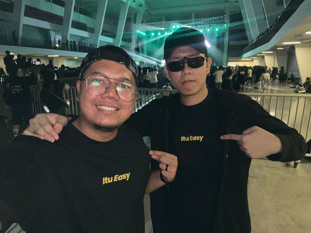 thereal_id_risk's tweet photo. #throwback Sabtu lepas lepak kat @wolfstrikebrothers Gerak Luu Fest dengan rapper yang paling santai 😎✌🏼🩴🩴🌊🌊🏄‍♂️

"Itu Easy" Brother, benda boleh mudah apesal nak buat rumit? Betul x, @ahmadfarid94 

#myhhcode #malaysianhiphop #kitasemuabudakbaik #itueasy #gerakluufest2024 https://t.co/lmska2Zp8d