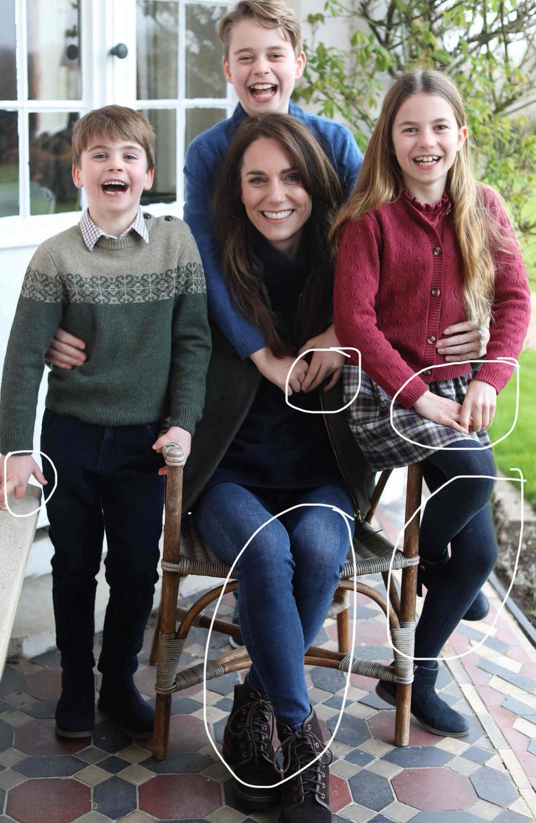 chloe007summer's tweet photo. What’s with all the crossed fingers and legs in this controversial royal family photograph?? #KateMiddleton https://t.co/tAiFTXxI1o