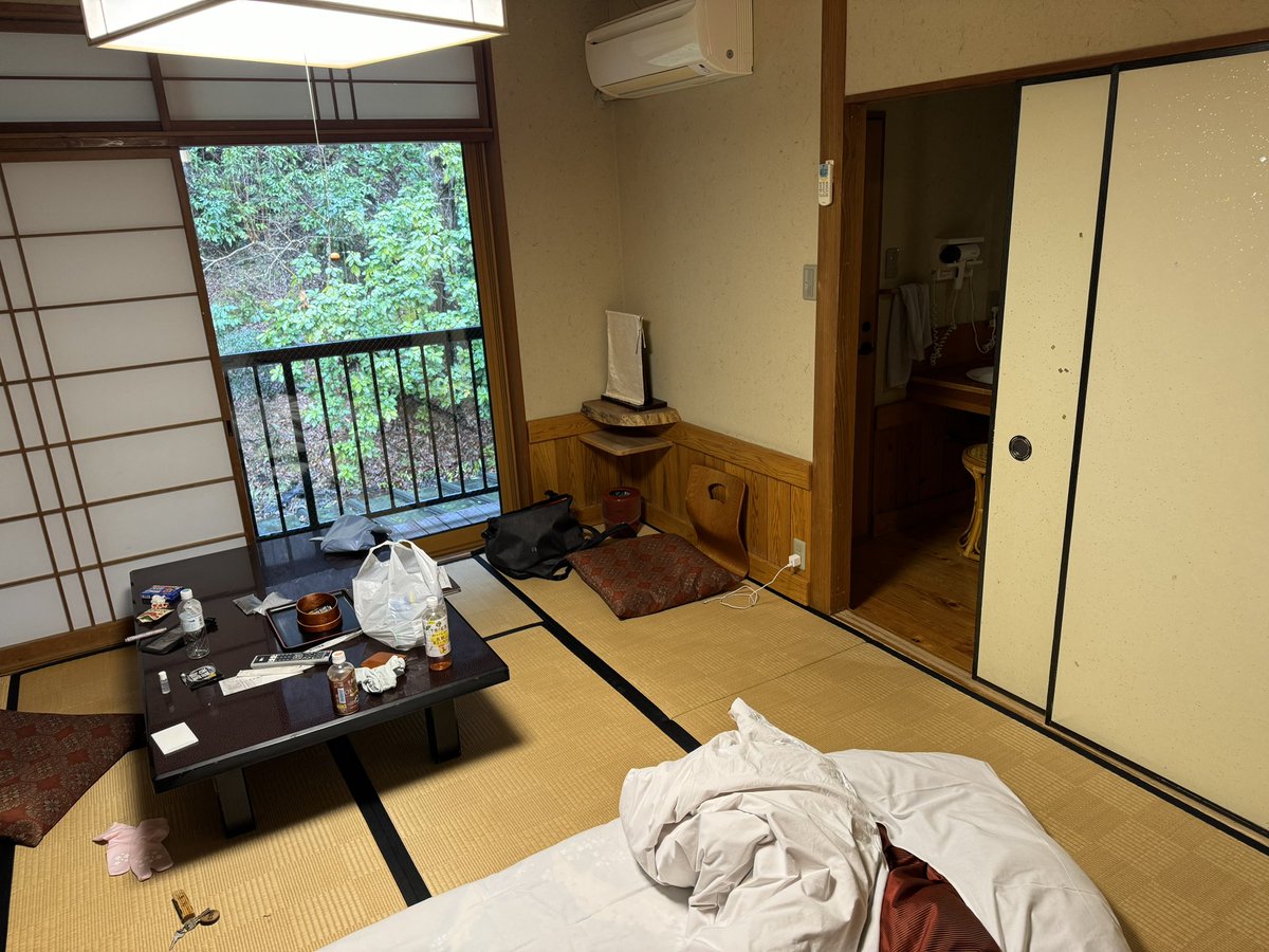 mepn2s's tweet photo. 先月は熊本&amp;福岡に遊びにいきました！道民とは気質がだいぶ違うなと感じました。女性は男性を立てるムーブというか奥ゆかしさが色濃くあったような。翻って北海道は男女平等なんすね。。。 https://t.co/H9L7E0yGtC