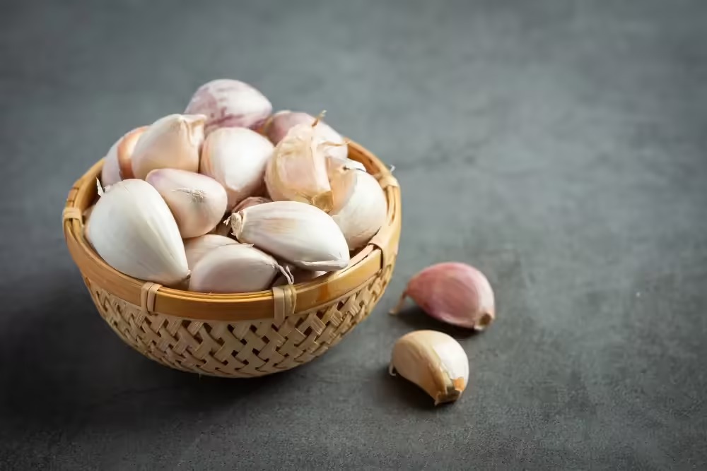 rupaaooskiekboond.blogspot.com/2024/03/garlic…
लहसुन का रोजाना सेवन दिल, दिमाग के लिए भी फायदेमंद माना जाता है। इस जड़ी-बूटी में जीवाणुरोधी और एंटीसेप्टिक प्रकृति के कारण उपचारात्मक और औषधीय गुण हैं। लहसुन के लाभकारी गुण ..
#RupaOoskiekBoond #garlic #healthcare #healthtips #healthbenefits #healthblog