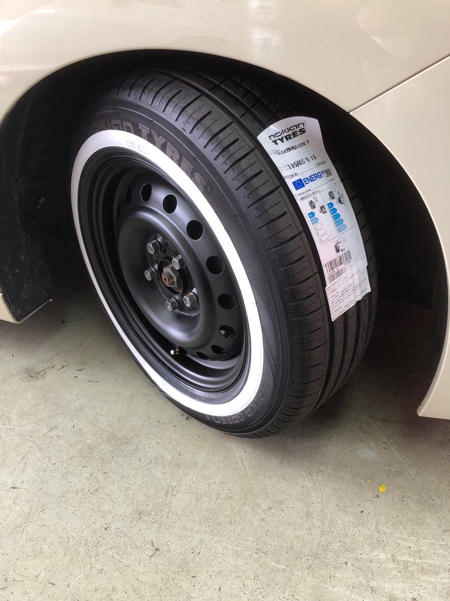 AutolifeYou's tweet photo. タイヤ交換にあわせてホワイトリボン組み付け。

#HONDA
#STEPWAGON
#ホンダ
#ステップワゴン
#nokianTYRES
#HAKKAGREEN3
#ノキアンタイヤ
#ハッカグリーン3
#タイヤ交換
#メンテナンス 
#カスタム https://t.co/2XwGTYA8RS