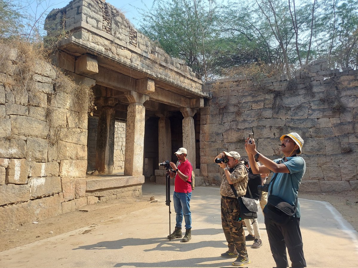 YounusFarhaan's tweet photo. Telangana Photographic Society Visited
Historic @DevarakondaFort ❤️
@HiHyderabad @smileysnaps @DonitaJose @Shrimansi12 @Z9Habib @swachhhyd @nalrag @nuts2406 @KalyaniMuktevi @KonathamDileep @sushilrTOI @kbiqbal777 #Telangana #photography #photographer #devarakondafort #History https://t.co/xdRC5dRJaC