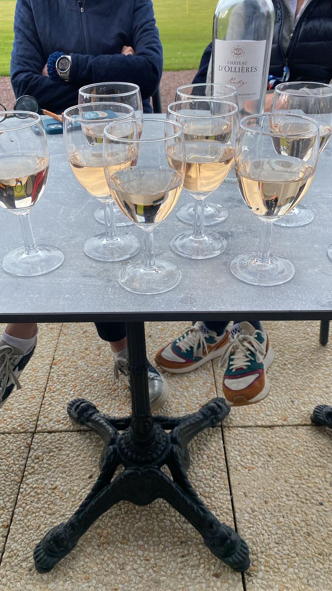 havraiseSG's tweet image. Mes dimanches de mars : #copines #rires #sport #golf #coupedenormandie 🥰🥰⛳️⛳️. Direction les demi-finales 
Et #courbatures le lundi 😅