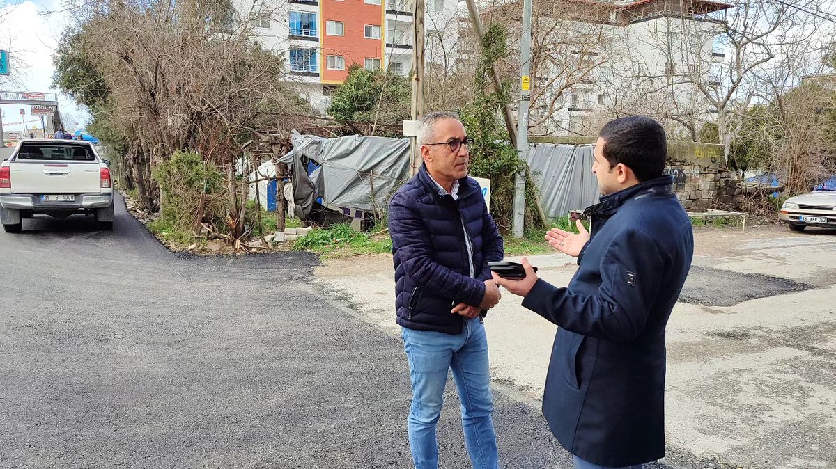 BelenKaymakaml's tweet photo. 📍Sarımazı Mahallesi
Kaymakam Mahmut Sami Yılmaz, Sarımazı Mahallesinde Belen Belediyesi tarafından yapımı devam eden Asfalt ��alışmalarını inceleyerek bilgi aldı.
#belenkaymakamligi #belen #Hatay #asvalt https://t.co/HKAxKYSN65