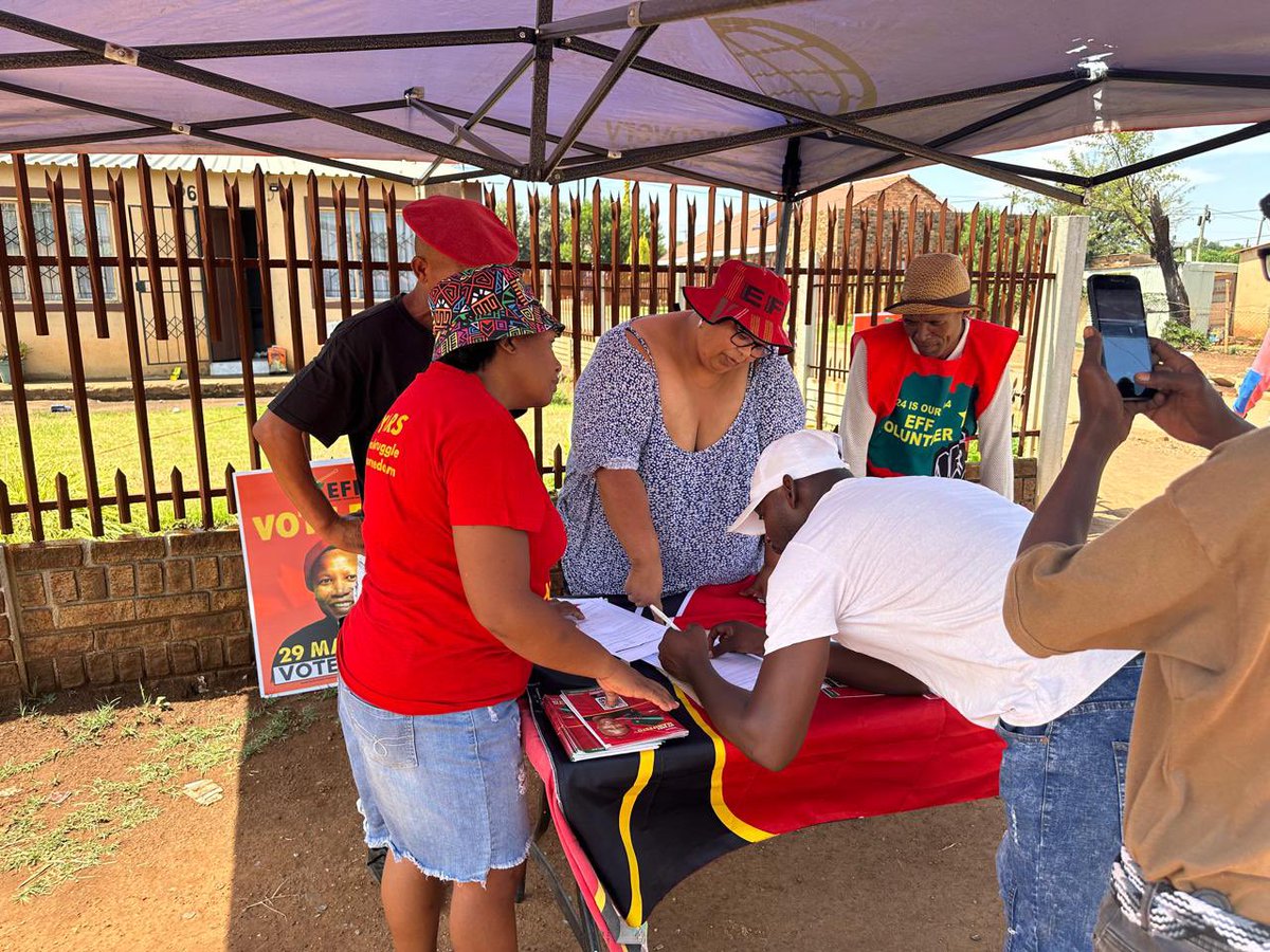 EffNorthwest's tweet photo. ♦️Boots on the ground♦️

In pictures, Cmsr. Laetitia Arries, is engaged in ‘Motho-Mothong’ campaign at Ward 13 Aksie Park  Formosa, Potchefstroom. 

-the winds of change are blowing in the North West province.

#EFFNWManifestoLaunch https://t.co/AqGKPEwuH7