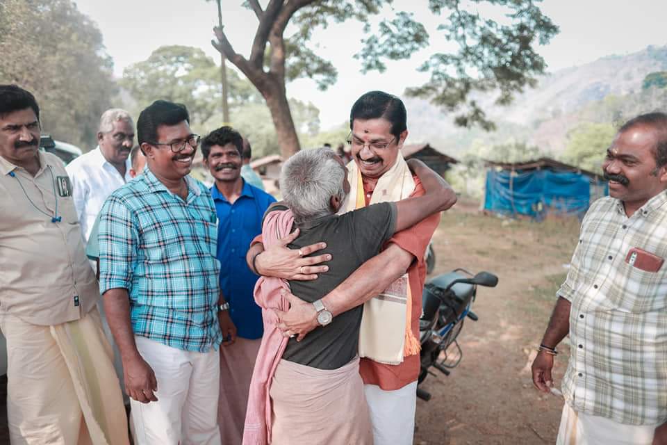 ckkbjp's tweet photo. അട്ടപ്പാടിയുടെ സ്നേഹം
നിഷ്കളങ്ക സ്നേഹം
#ourck #ckourhope
#ckrishnakumar #attappadi #സികൃഷ്ണകുമാർ #loksabhaelection2024 #പുതിയ_കേരളം #വികസിത_പാലക്കാട് #narendramodi #bjp #nda #modiyudeguarante #palakkad https://t.co/AMWBe8eI6H