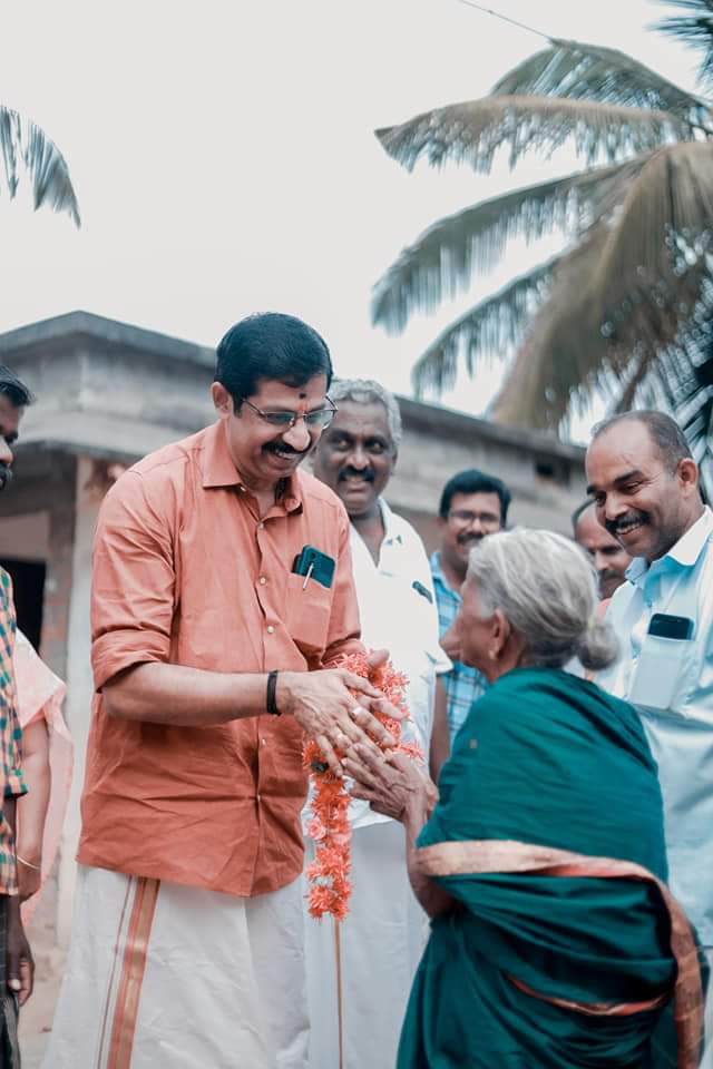 ckkbjp's tweet photo. അട്ടപ്പാടിയുടെ സ്നേഹം
നിഷ്കളങ്ക സ്നേഹം
#ourck #ckourhope
#ckrishnakumar #attappadi #സികൃഷ്ണകുമാർ #loksabhaelection2024 #പുതിയ_കേരളം #വികസിത_പാലക്കാട് #narendramodi #bjp #nda #modiyudeguarante #palakkad https://t.co/AMWBe8eI6H
