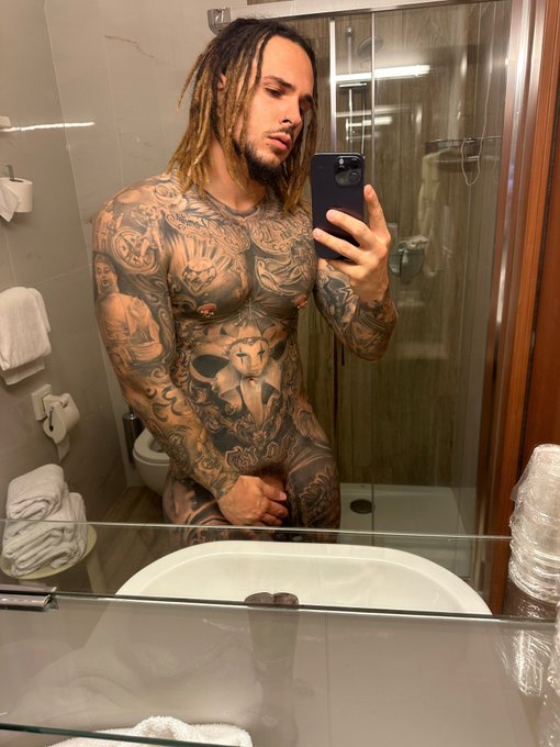 Hi new ppl 😏  https://t.co/SdMEK1QFZv https://t.co/7qNKShGxw9