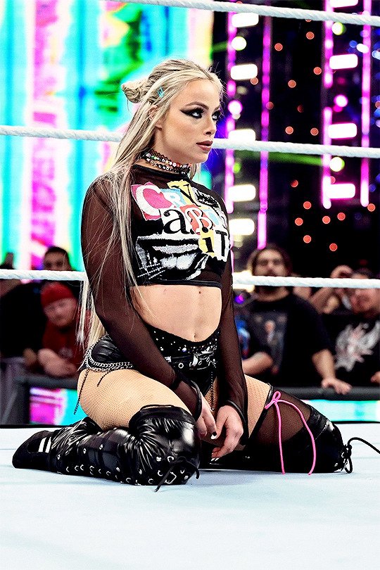 HITWITHKARMA's tweet photo. thirst trapping her favs in the ring while their backstage https://t.co/R4rshya1gp