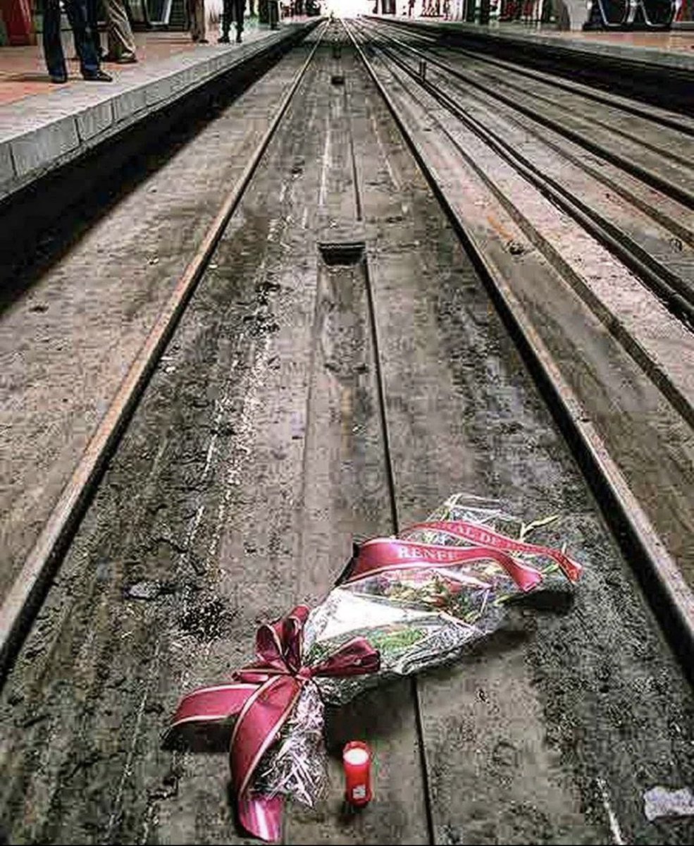 07:36 de hace 20 años ...
ni olvido ni perdón 🖤
#11m #11marzo