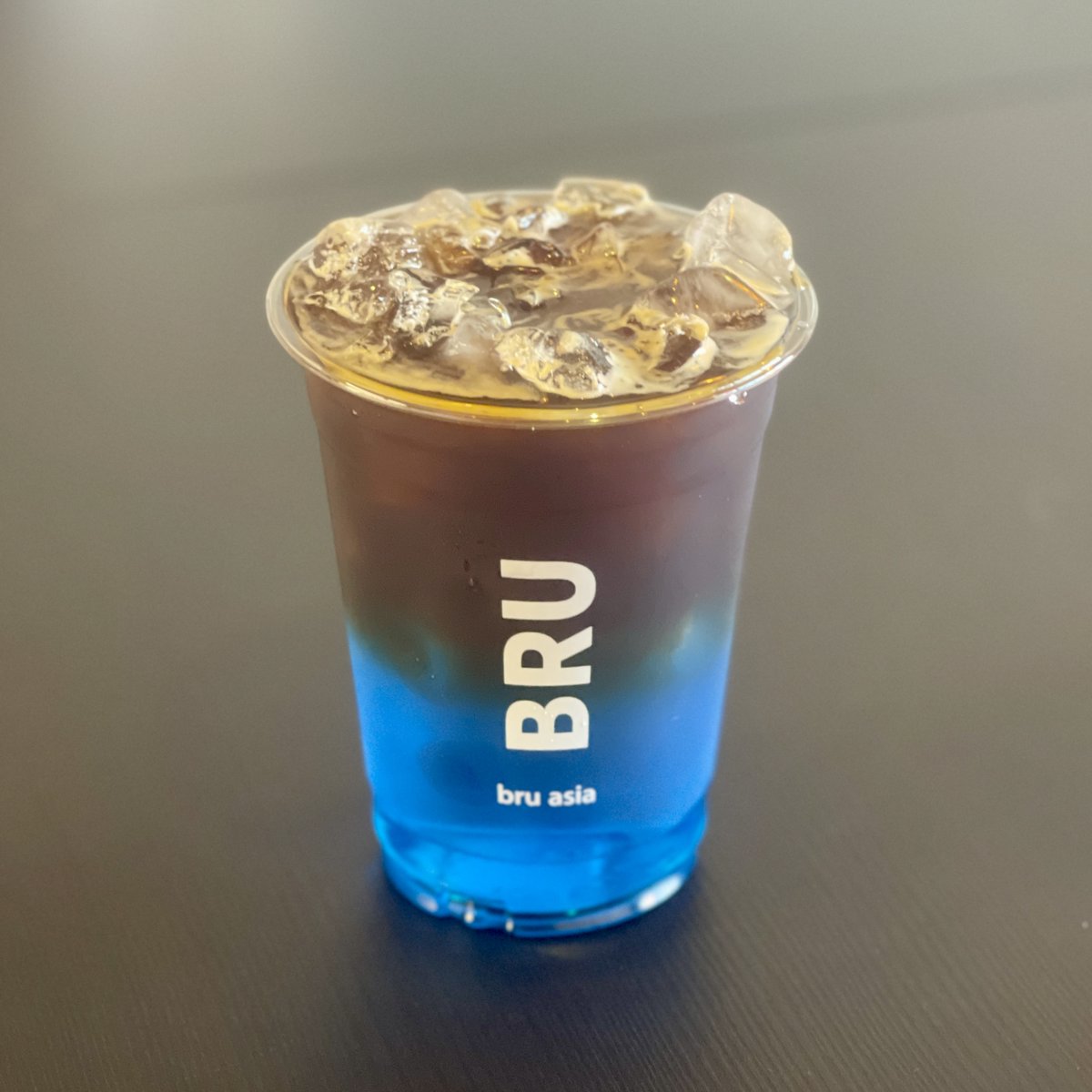 ThePattayaGuide's tweet photo. Cool down with a splash of color! Try our Orange or Blue Iced Americano. 
#pattaya #drinks #treatyourself #coffee 

Shop Map: https://t.co/BzCjGz4UCx
Grab Delivery: https://t.co/nwwMQcjpW6
Line Official: https://t.co/lcw3E7u9ww
Website: https://t.co/mbfBbJbtjD https://t.co/Q0f9ISrnP6