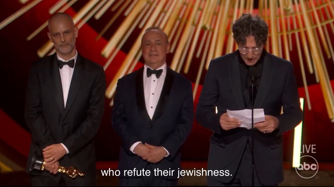 Below are accurate captions from @IfNotNowOrg. So why did the network that broadcast the Academy Awards @ABC post completely inaccurate captions on this speech, which grossly distort what the filmmakers actually said in this way, on its Twitter feed? x.com/abc/status/176…