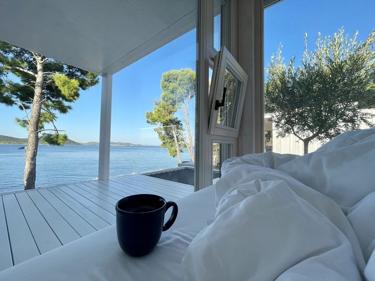 GAEA_HOMES's tweet photo. Let's take a moment to enjoy the sea view
Experience the ultimate luxury and tranquility in a premium beach home, designed for your comfort and relaxation. Visit our holiday village in Drage. #seaview #beach #beachhome #beachhouse #mobilehome #mobilehouse #investment  #croatia https://t.co/qUjUPS50fd