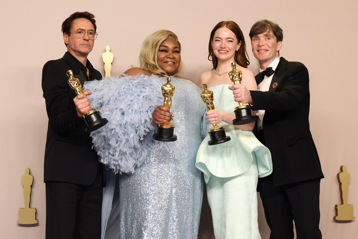 TheCinesthetic's tweet photo. Robert Downey Jr, Da’Vine Joy Randolph, Emma Stone and Cillian Murphy with their Oscars https://t.co/zczmCkJmt6