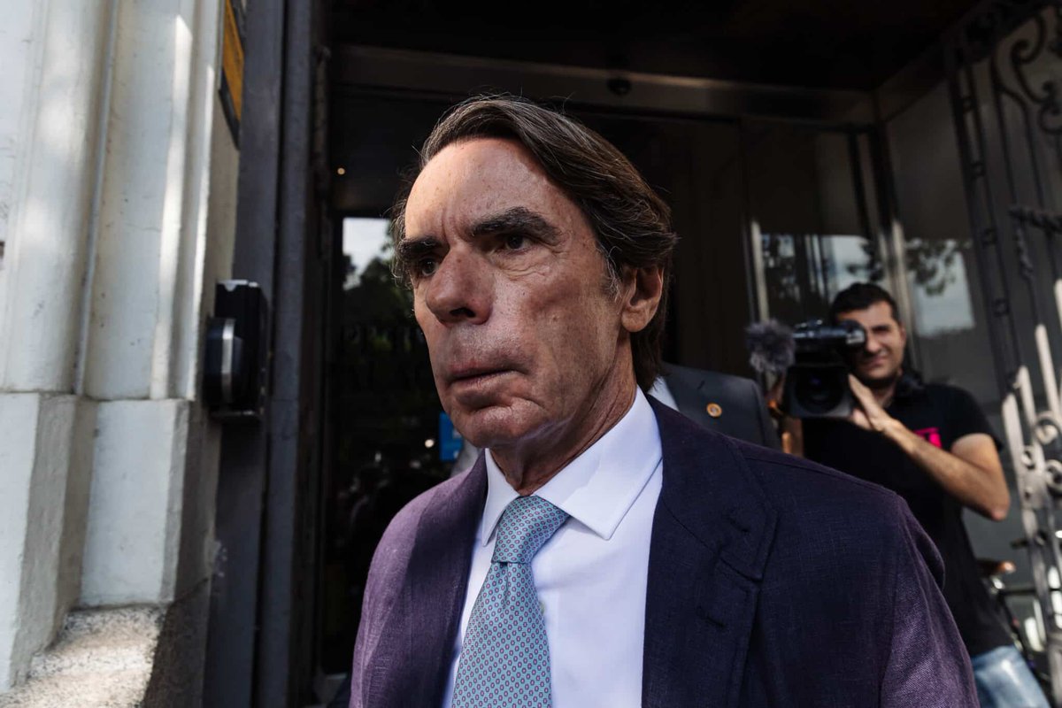 RubenHood15M's tweet photo. 🧵1/3 - Se llama José María Aznar. Este líder político y su partido protagonizaron uno de los bulos periodísticos más repugnantes de la historia de España durante los atentados del 11 de marzo en Madrid. https://t.co/1lhIkb4nPq
