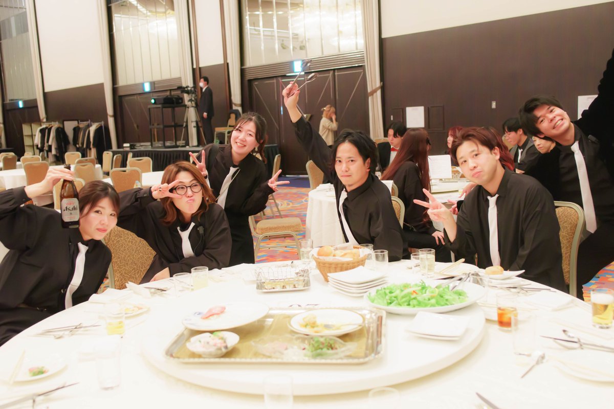 TAT_JINJI's tweet photo. 📢＜知って欲しい！TATってこんな会社） 
#入社後のギャップ 
美容業界なので、仕事が「キラキラ」華やかなイメージだったのですが、入社した後、すべて「キラキラ」ではなく、地味で「泥臭い」仕事もあるということを知りました。そういう仕事が大事なんですよね。（スタッフG）  #25採用 #新卒採用 https://t.co/WngCf0skVt