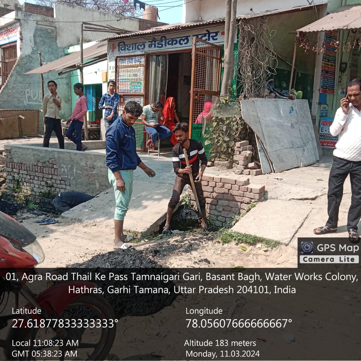 HathrasN's tweet photo. Nagar palika parishad Hathras dwara nalon ki saaf safai ka kary karaya gya.. https://t.co/Tv4xvXAMMz