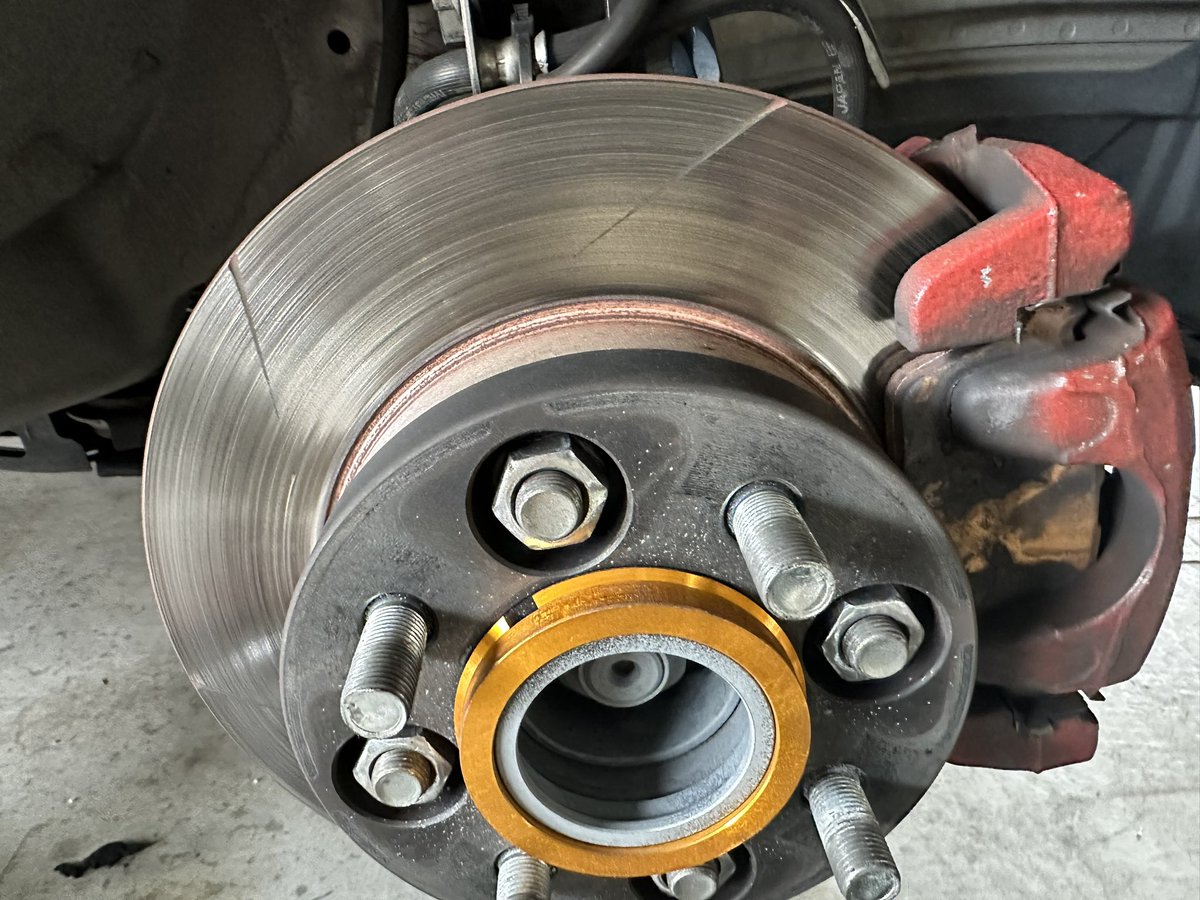 nori36altoworks's tweet photo. 教えて #dixcel さん!
スリットローター FS-TYPE
走行距離 13,000㎞
パッド Ztype 2セット目
スリットがコレくらいになってきたんだけど、まだいけそうかな?
そろそろ交換?
#FSTYPE
#スリットローター https://t.co/SRscEPvkeN