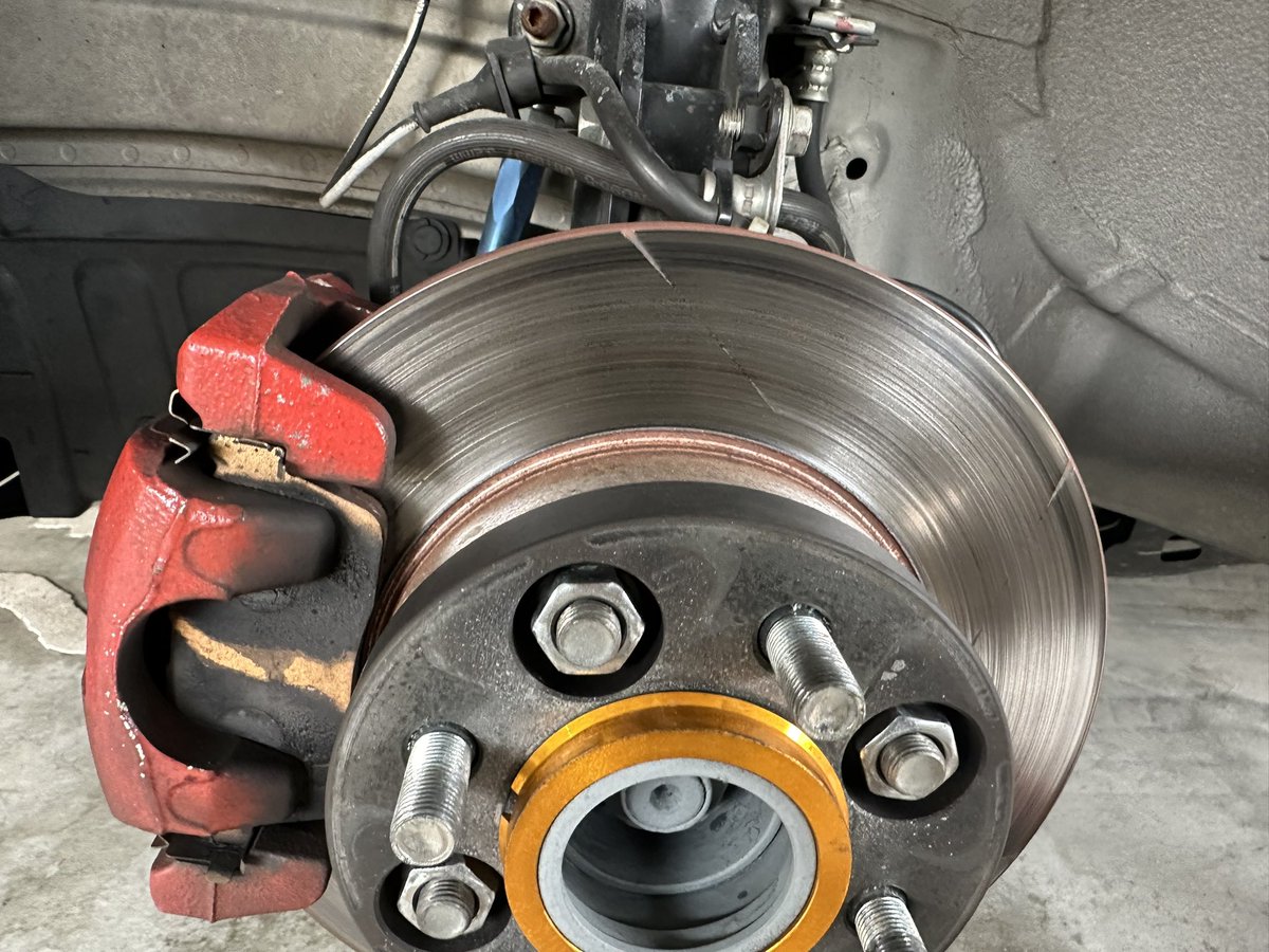nori36altoworks's tweet photo. 教えて #dixcel さん!
スリットローター FS-TYPE
走行距離 13,000㎞
パッド Ztype 2セット目
スリットがコレくらいになってきたんだけど、まだいけそうかな?
そろそろ交換?
#FSTYPE
#スリットローター https://t.co/SRscEPvkeN