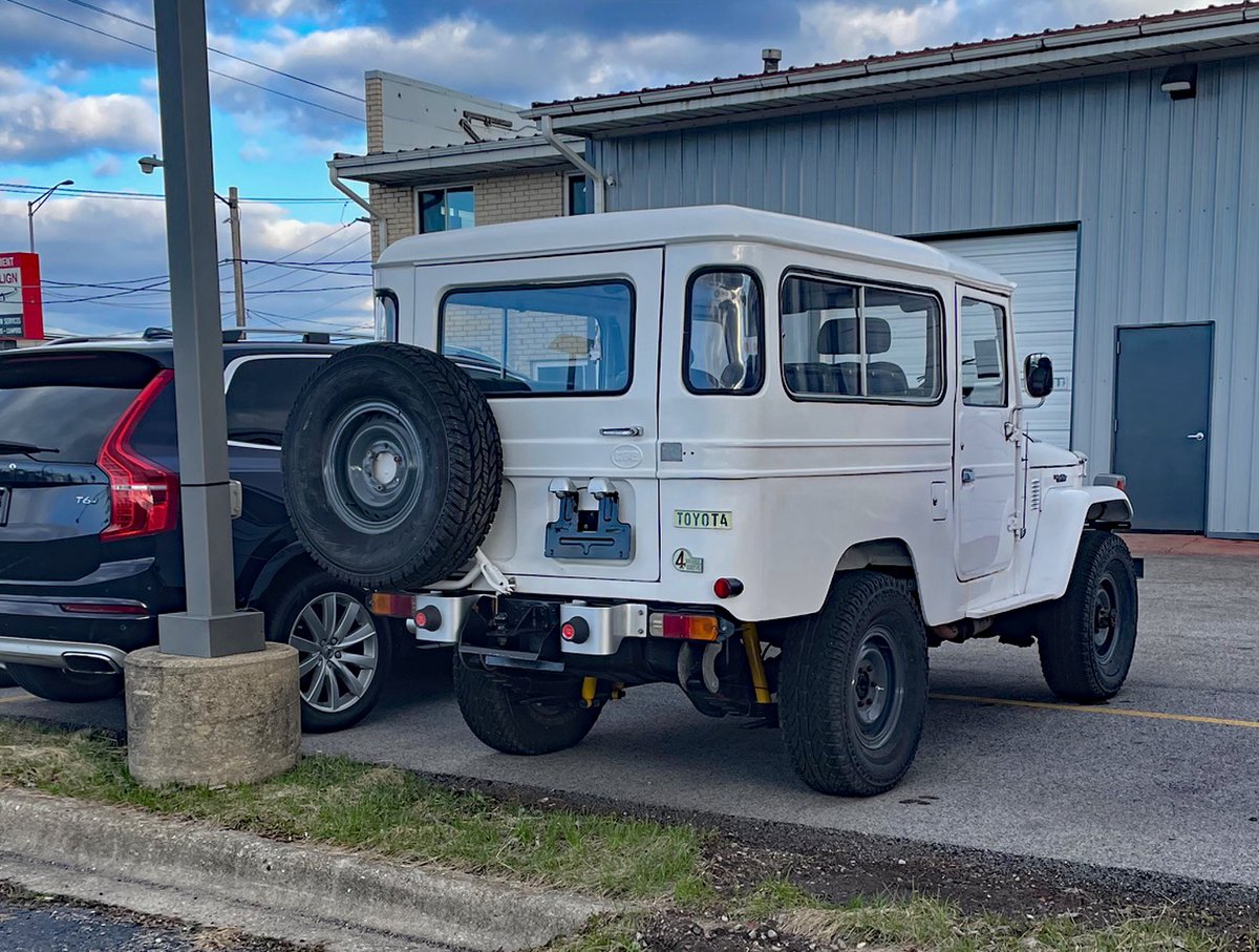 Car_Guy_Tom's tweet photo. The Saturday Collection--a little late. Thinking that Outback might be L.L. Bean. #CarSpotter #SaturdayCollection #SClass #SKlasse #SaturnSky #ToyotaFJ #Drizzle https://t.co/AMT0418SpZ