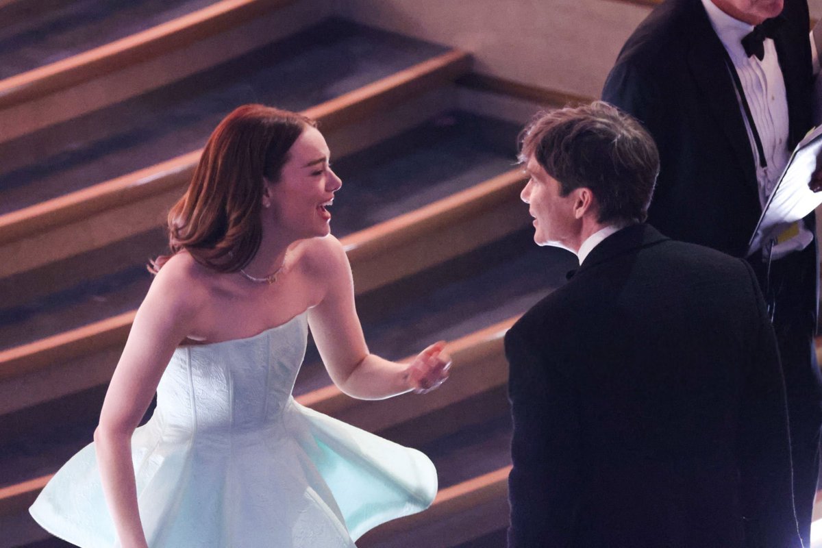 TheCinesthetic's tweet photo. Emma Stone with Cillian Murphy https://t.co/xpkLH0kjTQ