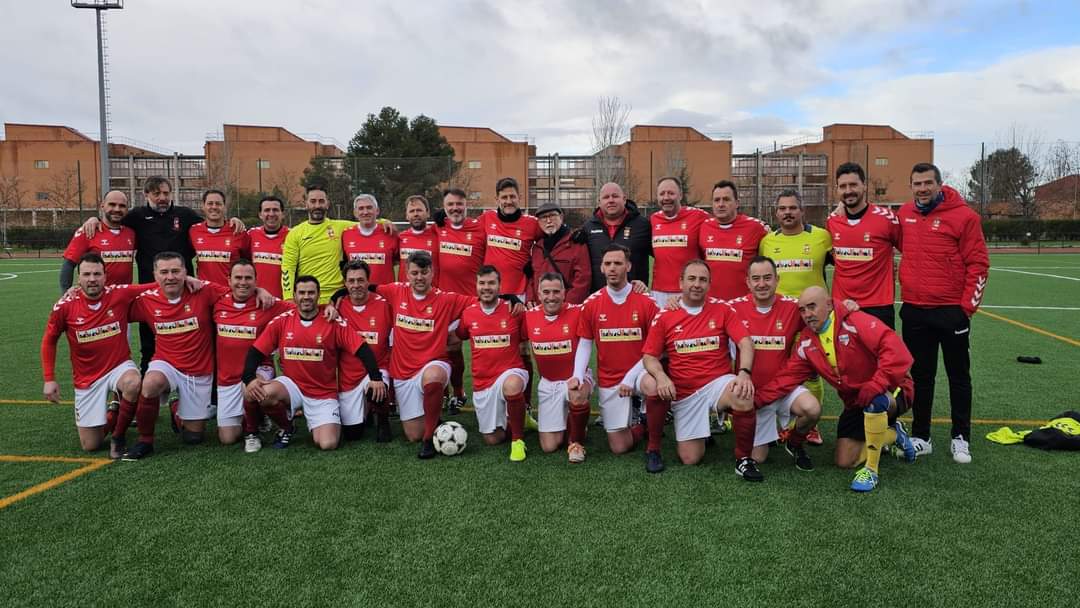 AvantiRSDA1924's tweet photo. Los Veteranos de la RSDAlcalá. Fútbol vintage. #AvantiRSDA1924 #100añosRSDA https://t.co/vflExRYdZ2