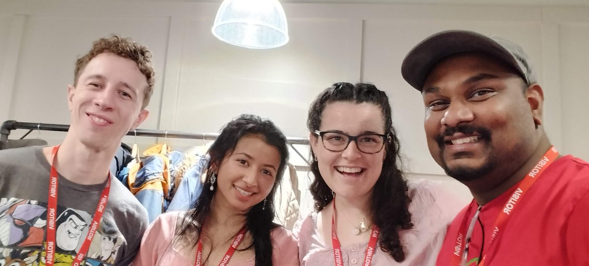 praveenscience's tweet photo. How can I forget meeting amazing folks like @franmoretti_, @bargues_sofia and Afsha H! 🤗
#Amazon @Amazon #CityJS #JSMonthly #London @JSMonthlyLondon https://t.co/iw0dtwgpoD