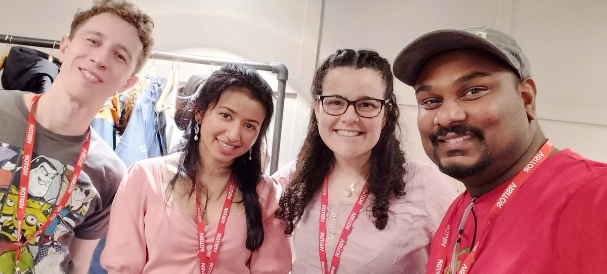 praveenscience's tweet photo. How can I forget meeting amazing folks like @franmoretti_, @bargues_sofia and Afsha H! 🤗
#Amazon @Amazon #CityJS #JSMonthly #London @JSMonthlyLondon https://t.co/iw0dtwgpoD