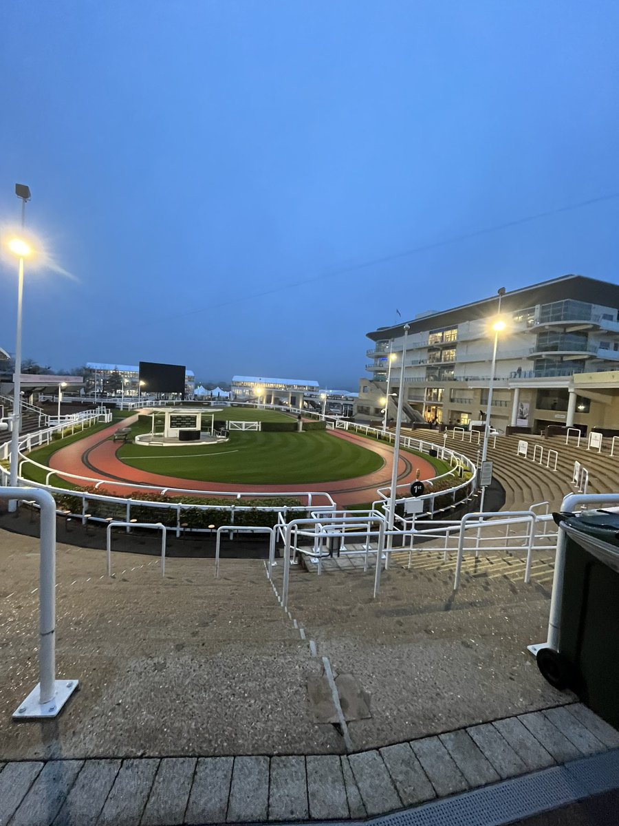 patsayce's tweet image. It’s started!! #Gallops #Cheltenhamfestival