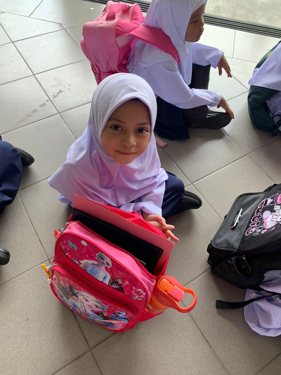 rainbow_divine's tweet photo. Alisha dah masuk sekolah rendah darjah 1. Cepatnya dah besar. 

#sekolahrendah #primaryschool #timeflies #fypmy #kakak #sekolah #darjah1 #primary1 #primary #my https://t.co/uUx21V6byG