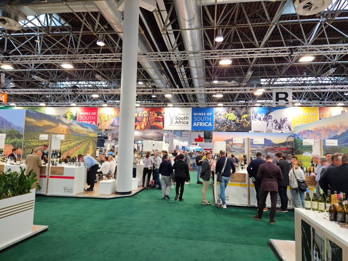 Wonderfull to again meet the wonderful members of WOSA, Siobhan Thompson and Maryna Calow at Prowein2024. Great to meet so many other enthusiastic South African participants- offering great wines!