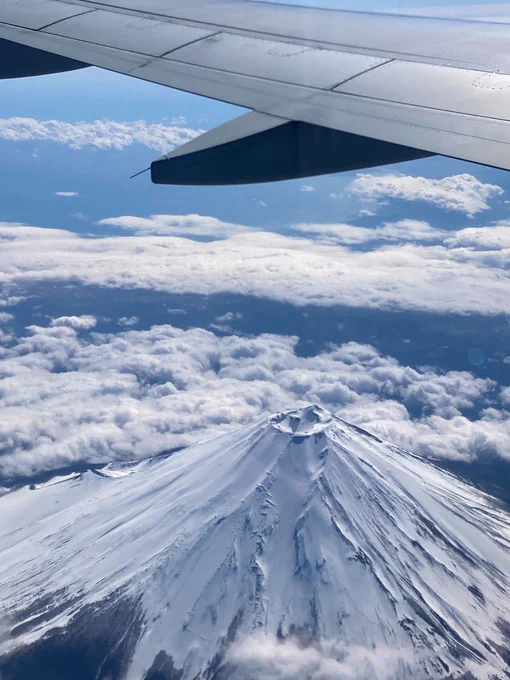 いい天気だったから飛行機からめちゃくちゃキレイに富士山撮れました!嬉しい〜!!! 