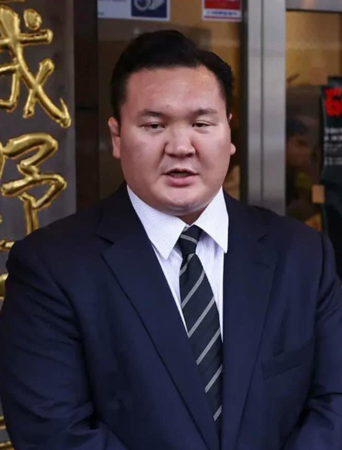 Хакухо М.Даваажаргал Япон иргэншлээсээ татгалзаж Монголд ирэхээр боллоо... 
Тэрээр: Би сумогийн төлөө иргэншлээ сольсон. Надад тосоод авах ээж, ах дүүс, эх нутагтай Монгол хүн гэжээ... ☘️