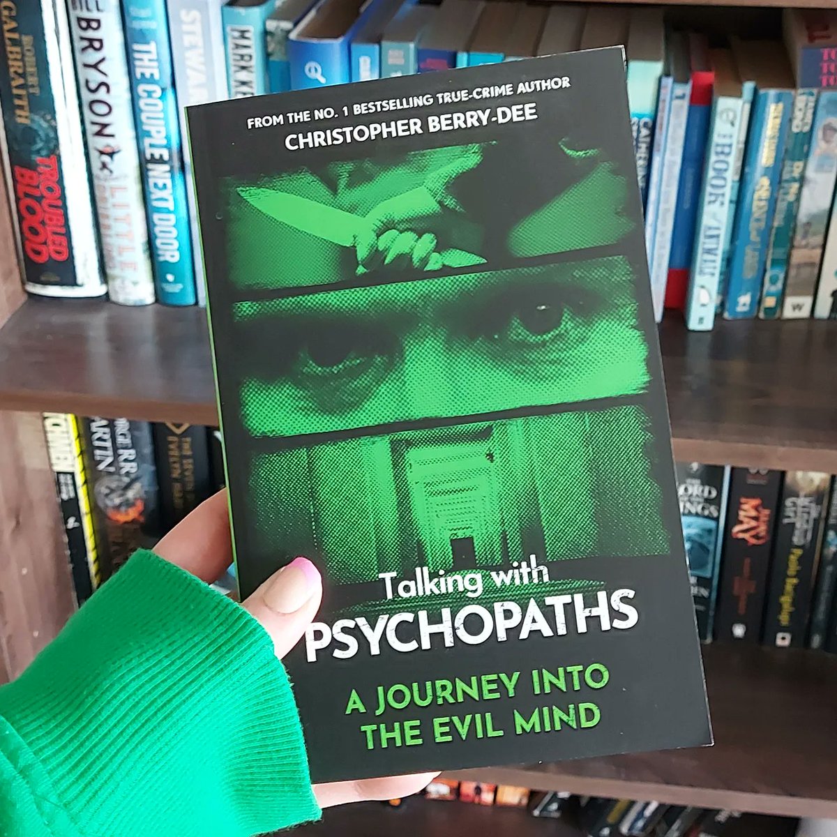 My review of #TalkingWithPsychopaths by #ChristopherBerryDee is on IG as part of the #CompulsiveReaders #blogtour

A great book if you're looking for an overview of the 'evil mind', where you can do further research for a more in-depth analysis.

Out now.

instagram.com/p/C4XVgE6oQI6/…