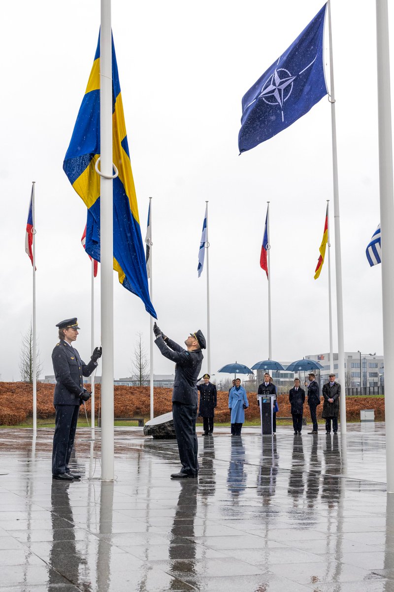 Grattis Sverige, och välkommen till Nato! 🎉🎉 We are so excited and happy to see the Swedish flag join the other 31 Allied flags flying at @NATO HQ. NATO is now at 32 - what a historic moment.❤️🇸🇪 #WeAreNATO #StrongerTogether