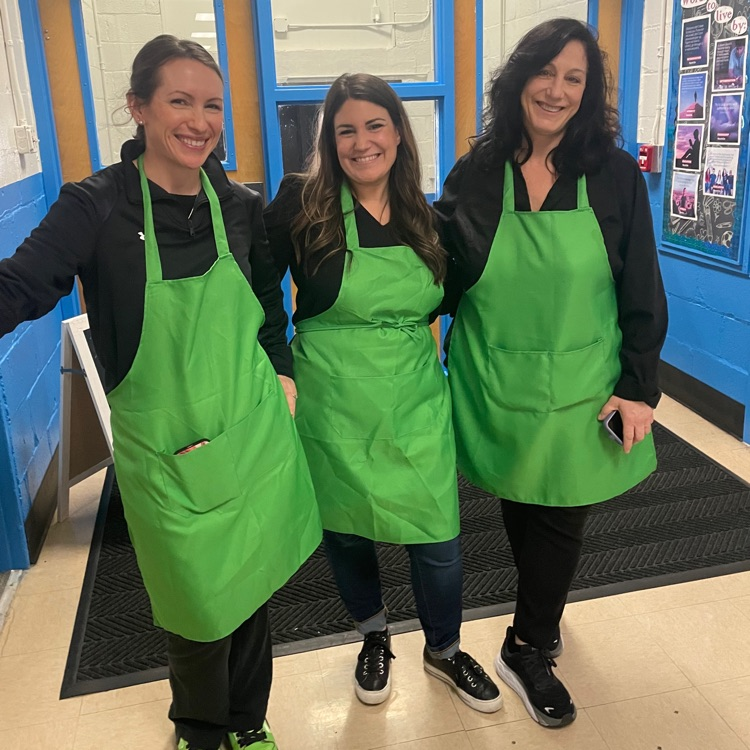 bellmawrschools's tweet photo. Bellmawr Park ended Read Across America week with some treats and stories at the Starbooks cafe! What a fun way to introduce our students to some of our favorite books. Thank you to our Basic Skills Teachers for setting up this fun experience! https://t.co/mvjnr6TXbE