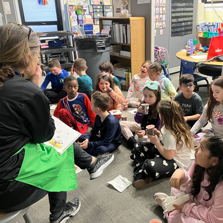 bellmawrschools's tweet photo. Bellmawr Park ended Read Across America week with some treats and stories at the Starbooks cafe! What a fun way to introduce our students to some of our favorite books. Thank you to our Basic Skills Teachers for setting up this fun experience! https://t.co/mvjnr6TXbE