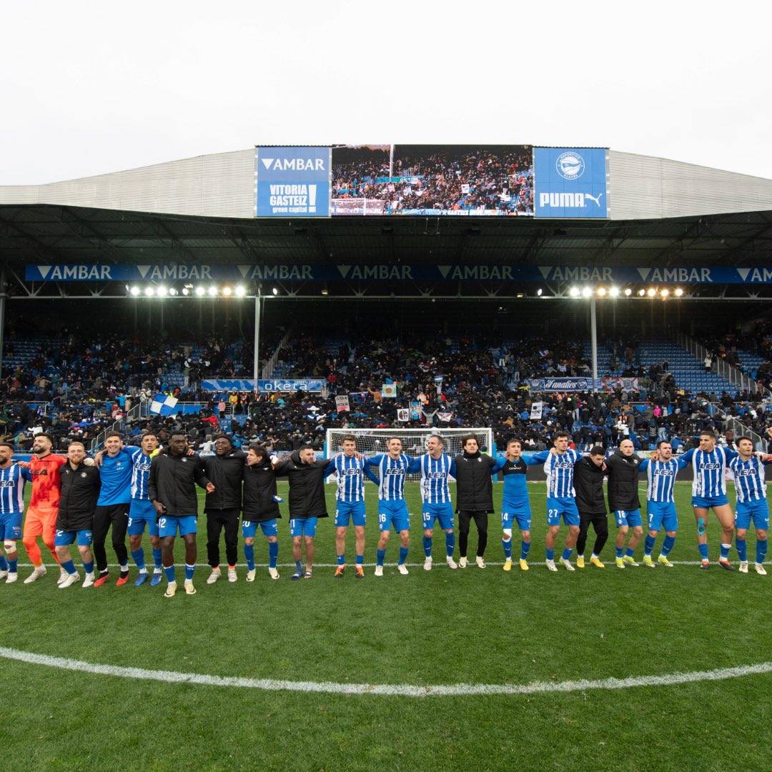 ¡Qué importante era sumar estos tres puntos y, además, con los nuestros! Vamos a por más, @Alaves. 🔵⚪️ #GoazenGlorioso