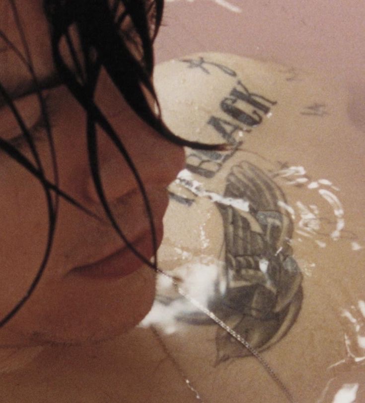 HSFEATURES's tweet photo. Harry Styles: Self titled. https://t.co/IO1Gq5rugX