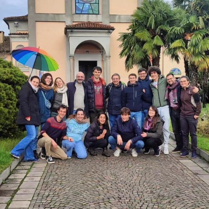 aggsoc's tweet photo. Cos'è una #comunità? Cosa significa questa parola? Perché suscita reazioni positive?
Ne abbiamo parlato questo weekend nel quartiere di Gratosoglio per una nuova tappa di #ICareLab, alla scoperta delle comunità generative. https://t.co/PxnIVRTvZy