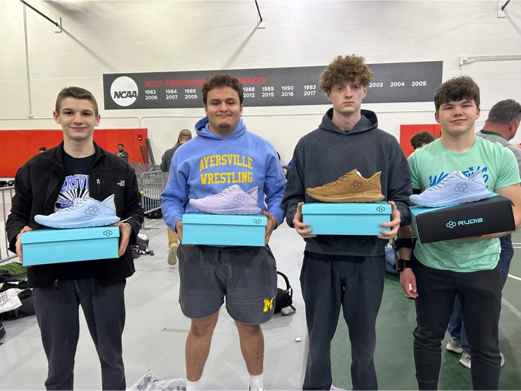 AyersvilleAD's tweet photo. Pilot Wrestlers at the Schott
#WillWorkForShoes #RUDIS https://t.co/C2kqEF9Wh4